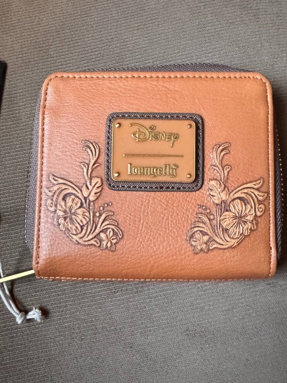 Loungefly Disney Lilo & Stitch Tonal Stitch Carving Small Zip Wallet - Picture 2 of 5